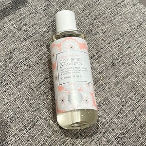 Victoria Secret Goji Berry & Mango body mist